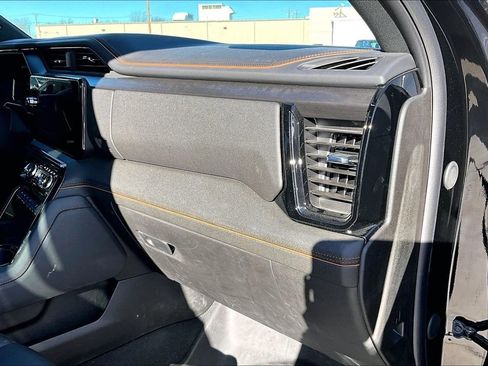 Used 2025 GMC Sierra 1500 AT4 w/ AT4 Premium Package AWD/4WD image 19