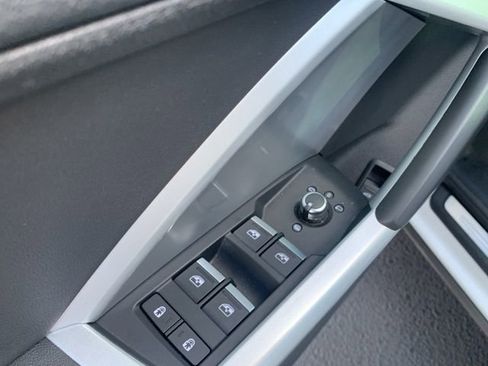 Used 2025 Audi Q3 2.0T Premium image 19