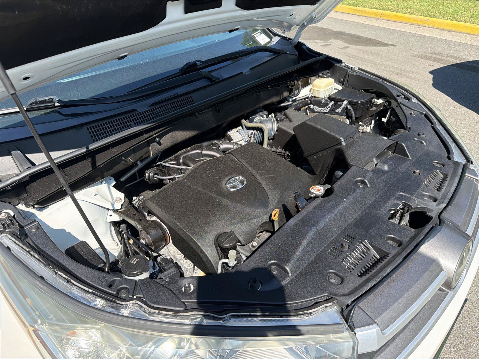 Used 2018 Toyota Highlander XLE AWD/4WD image 40