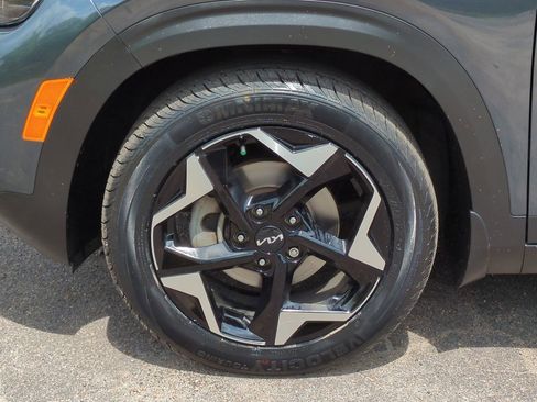 Used 2024 Kia Seltos EX FWD image 11