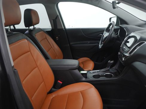 Used 2019 Chevrolet Equinox LT w/ Sun & Navigation Package image 11