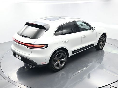 Used 2025 Porsche Macan image 40