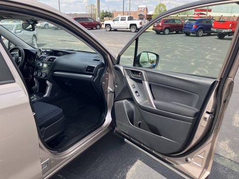 Used 2015 Subaru Forester 2.5i Premium w/ All-Weather Package AWD/4WD image 30