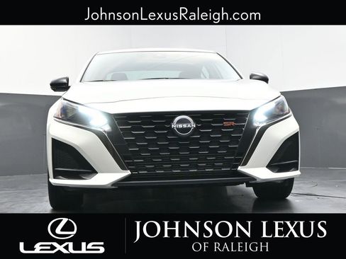 Used 2023 Nissan Altima 2.0 SR FWD image 15