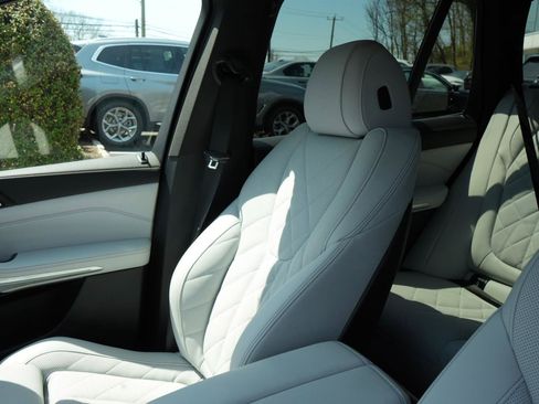 Used 2024 BMW X5 xDrive40i w/ Parking Assistance Package AWD/4WD image 27