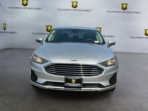 Used 2019 Ford Fusion SE image 2