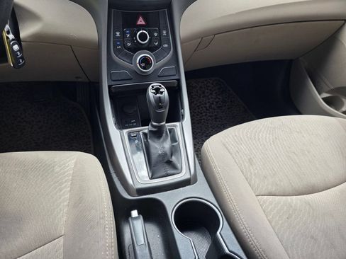 Used 2014 Hyundai Elantra SE FWD image 18