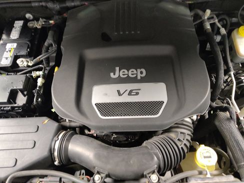 Used 2018 Jeep Wrangler Unlimited Sport S AWD/4WD image 30