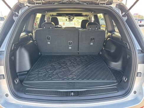 Used 2024 Jeep Grand Cherokee Laredo X w/ Trailer Tow Package AWD/4WD image 7