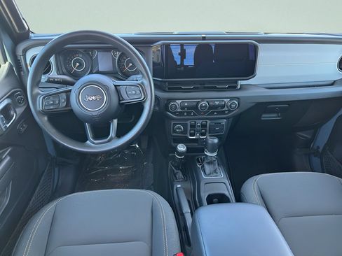 Used 2025 Jeep Gladiator Sport AWD/4WD image 18