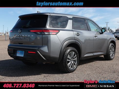 Used 2024 Nissan Pathfinder S image 4
