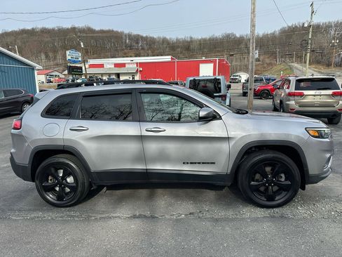 Used 2020 Jeep Cherokee Latitude Plus image 4