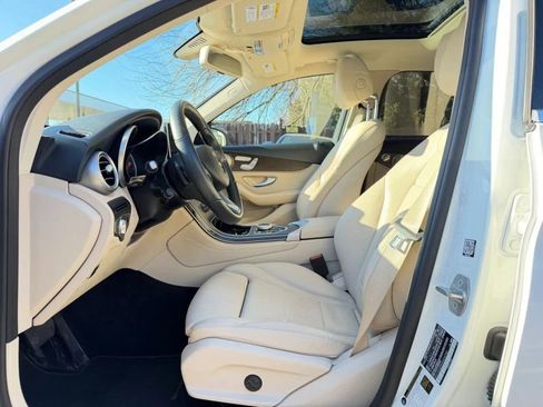 Used 2018 Mercedes-Benz GLC 300 4MATIC image 11