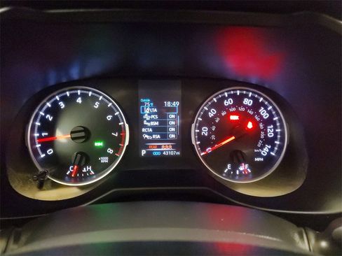 Used 2021 Toyota RAV4 LE image 22