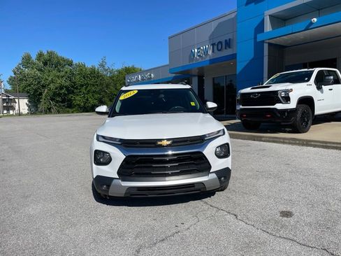 Used 2023 Chevrolet TrailBlazer LT FWD image 2