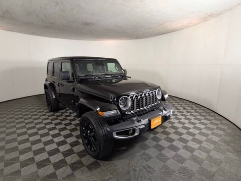 Certified 2025 Jeep Wrangler Unlimited Sahara w/ Safety Group AWD/4WD image 3