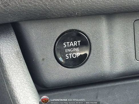 Used 2025 Nissan Rogue SV FWD image 21