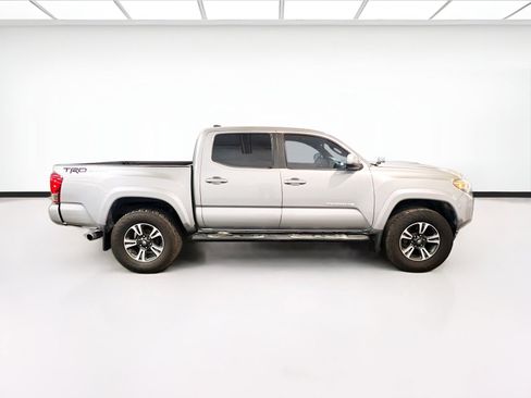 Used 2016 Toyota Tacoma TRD Sport image 24