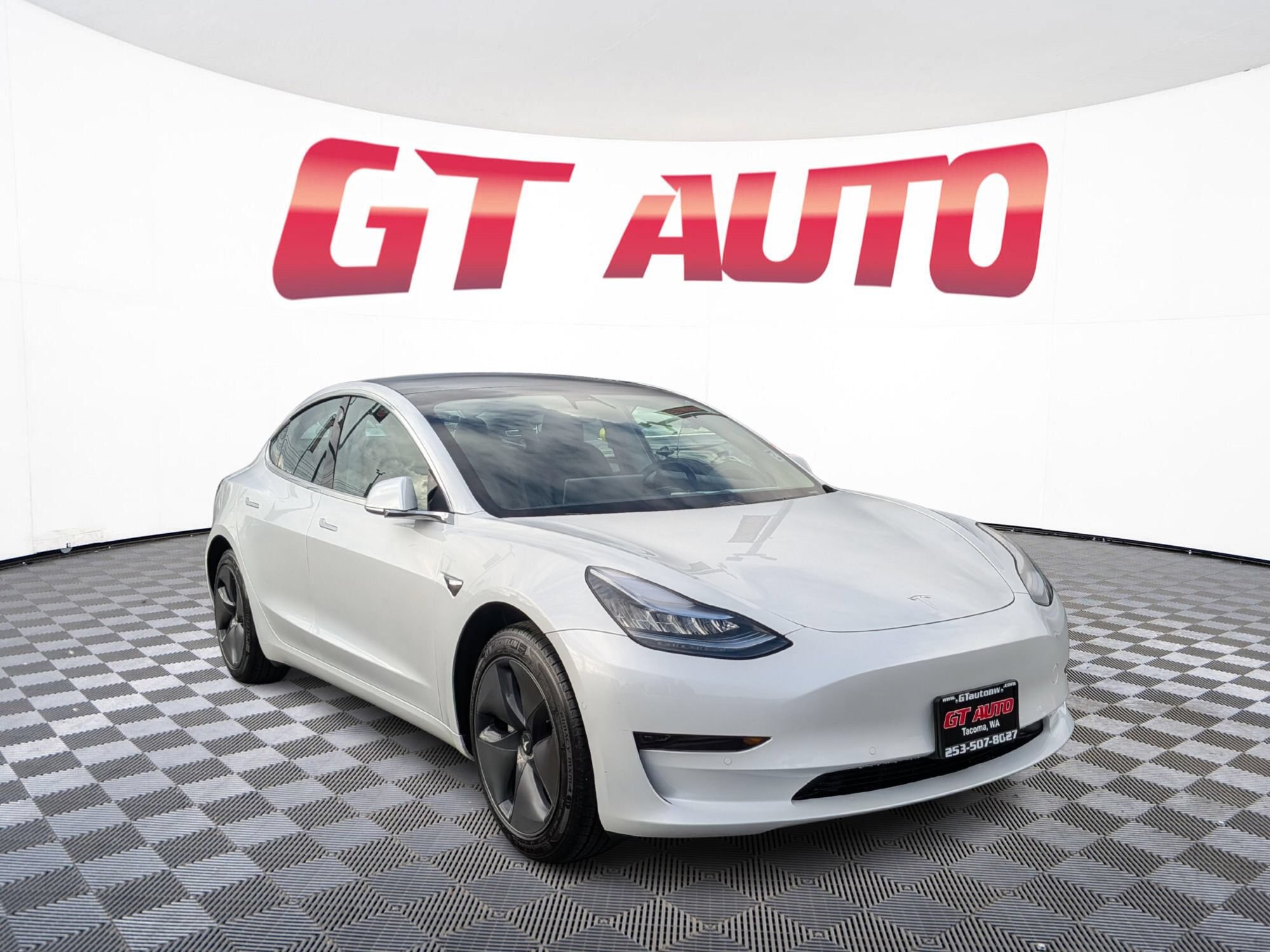 Used 2020 Tesla Model 3 Standard Range Plus RWD image 1