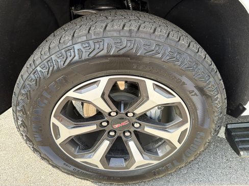 Used 2025 GMC Yukon XL AT4 Ultimate image 11