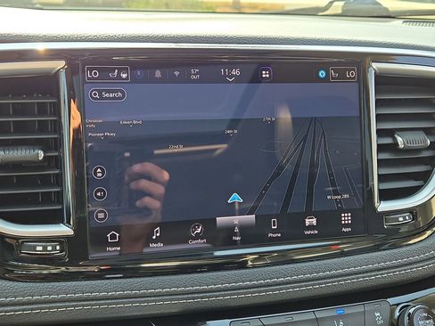 Used 2023 Chrysler Pacifica Limited FWD image 19