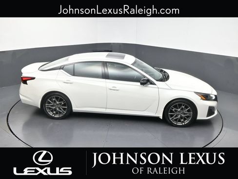 Used 2023 Nissan Altima 2.0 SR FWD image 28