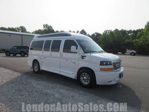 Used 2017 GMC Savana 2500 RWD image 8