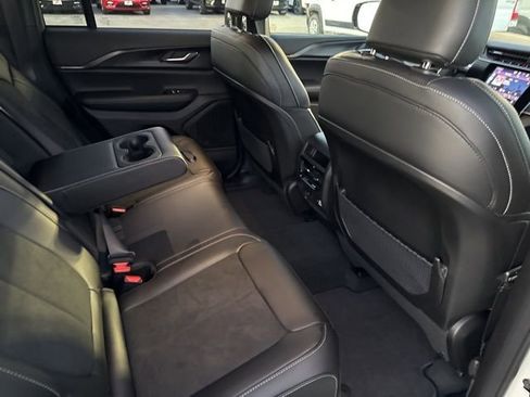 New 2025 Jeep Grand Cherokee Altitude image 17