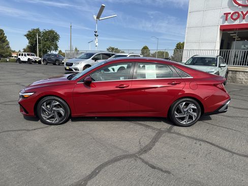 Used 2025 Hyundai Elantra SEL FWD image 2