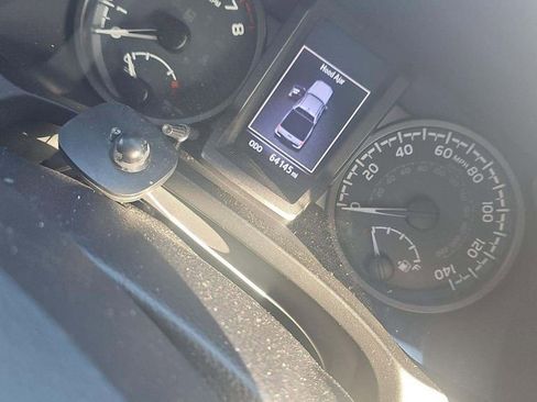 Used 2018 Toyota Tacoma TRD Sport w/ Technology Package image 13