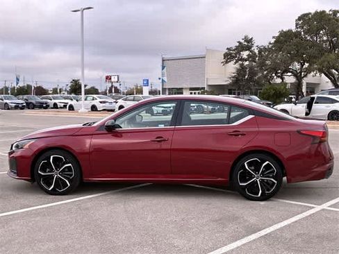 Used 2023 Nissan Altima 2.5 SR image 3