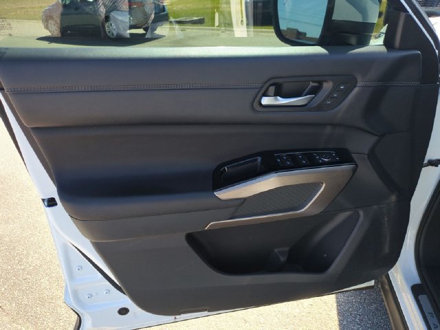Used 2025 Nissan Pathfinder Platinum AWD/4WD image 12