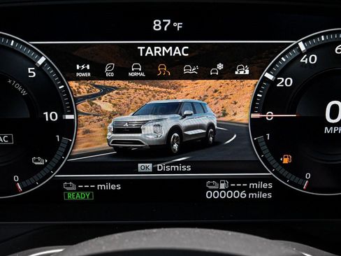 New 2024 Mitsubishi Outlander SE image 24