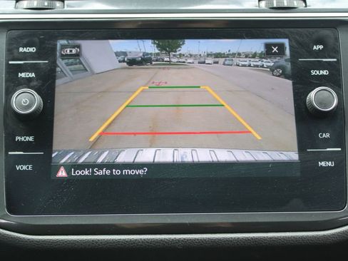 Certified 2024 Volkswagen Tiguan SE w/ Panoramic Sunroof Package AWD/4WD image 16