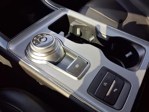 Used 2022 Ford Edge Titanium image 8