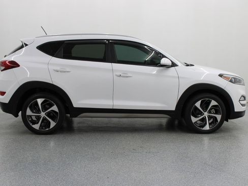 Used 2017 Hyundai Tucson Sport image 2