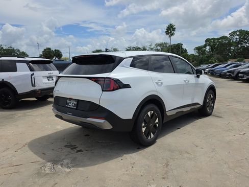 New 2027 Kia Sportage LX FWD image 8