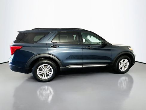 Used 2023 Ford Explorer XLT AWD/4WD image 8