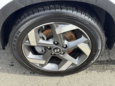 Certified 2025 Hyundai Venue SEL image 10