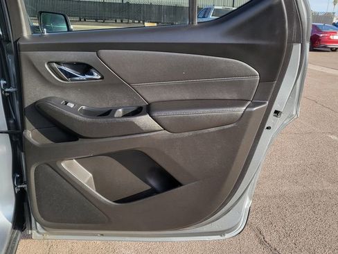 Used 2023 Chevrolet Traverse LT image 19