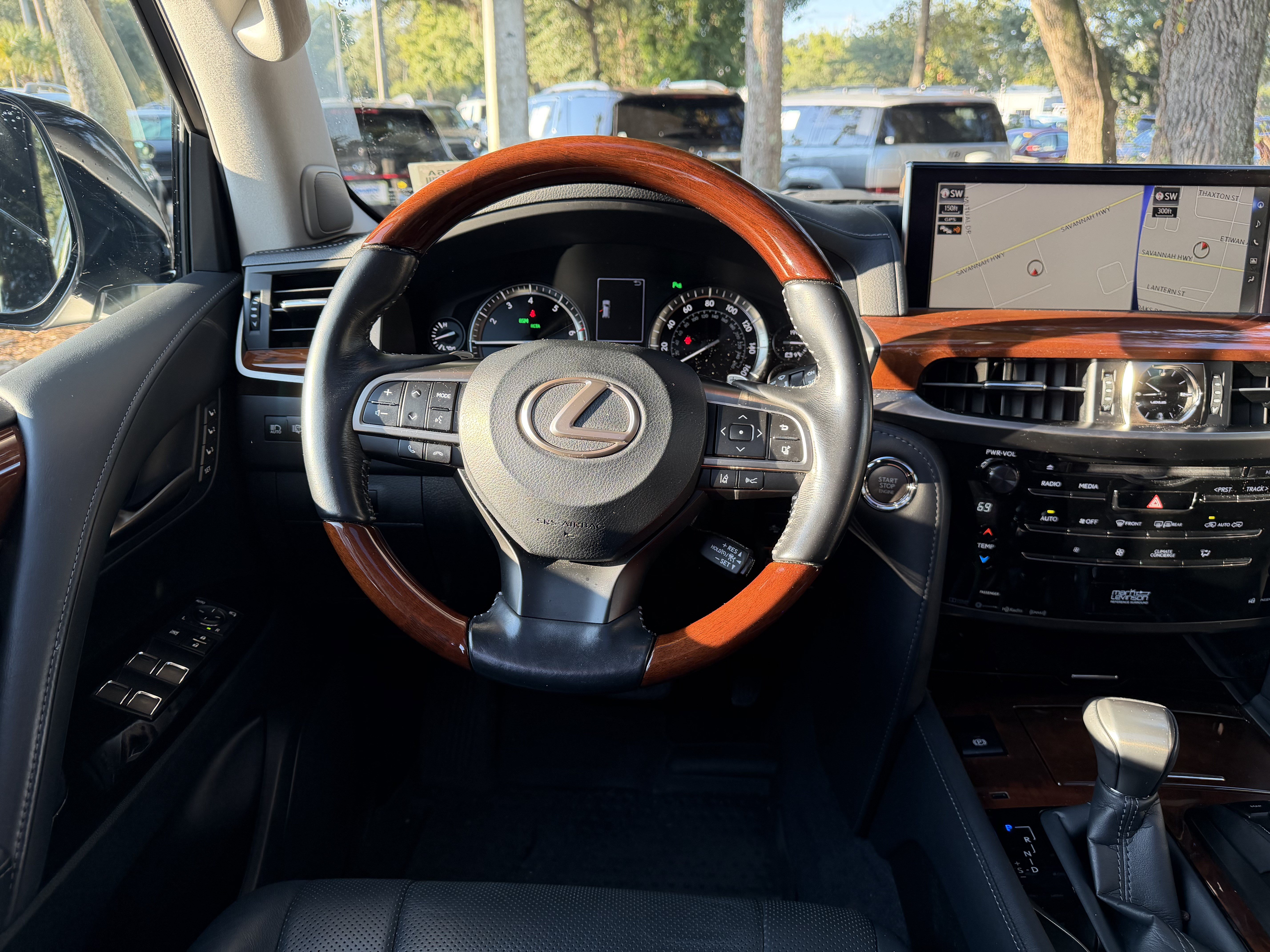 Used 2017 Lexus LX 570 4WD w/ Luxury Package image 33