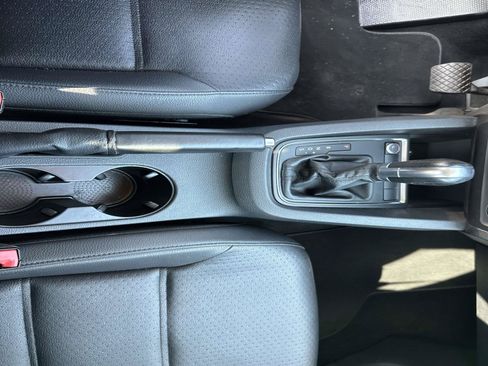 Used 2016 Volkswagen Jetta SE FWD image 29