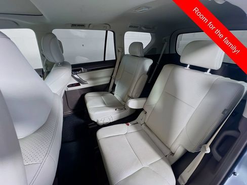 Used 2017 Lexus GX 460 Luxury w/ Preferred Accessory Package AWD/4WD image 25