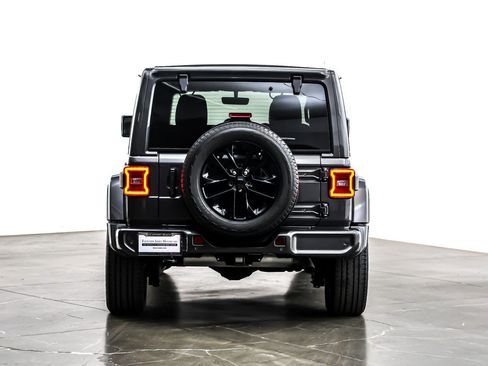 Used 2021 Jeep Wrangler Unlimited Sahara image 4