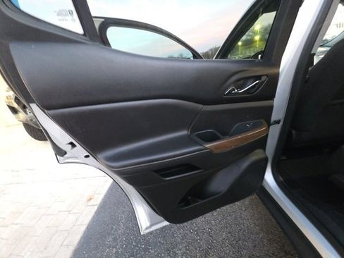 Used 2018 GMC Acadia SLE image 20