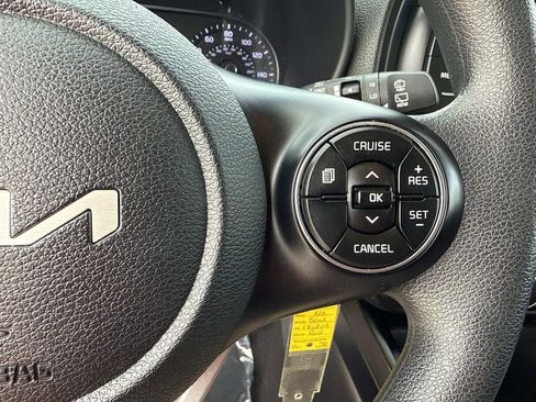 Used 2022 Kia Soul LX image 32