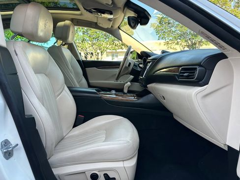Used 2017 Maserati Levante AWD/4WD image 28