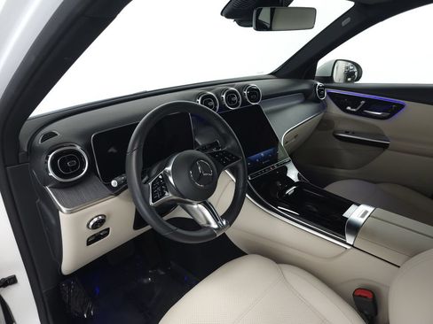 Used 2025 Mercedes-Benz GLC 350e 4MATIC image 9
