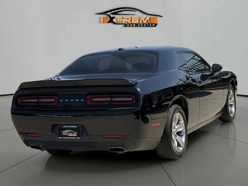 Used 2018 Dodge Challenger SXT RWD image 6