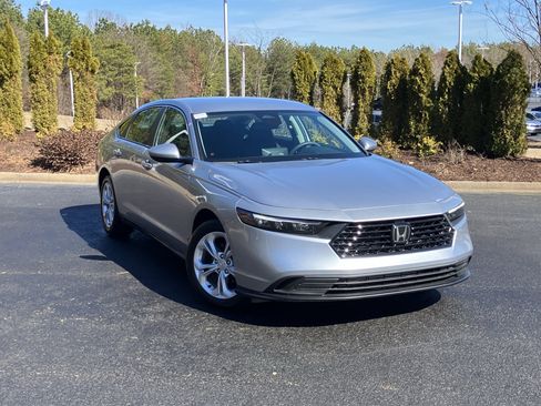Used 2025 Honda Accord LX image 2